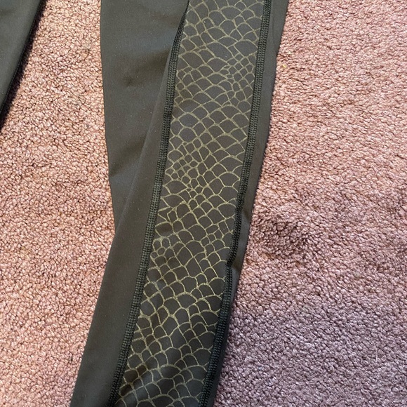 Old Navy workout leggings size L - Picture 2 of 5